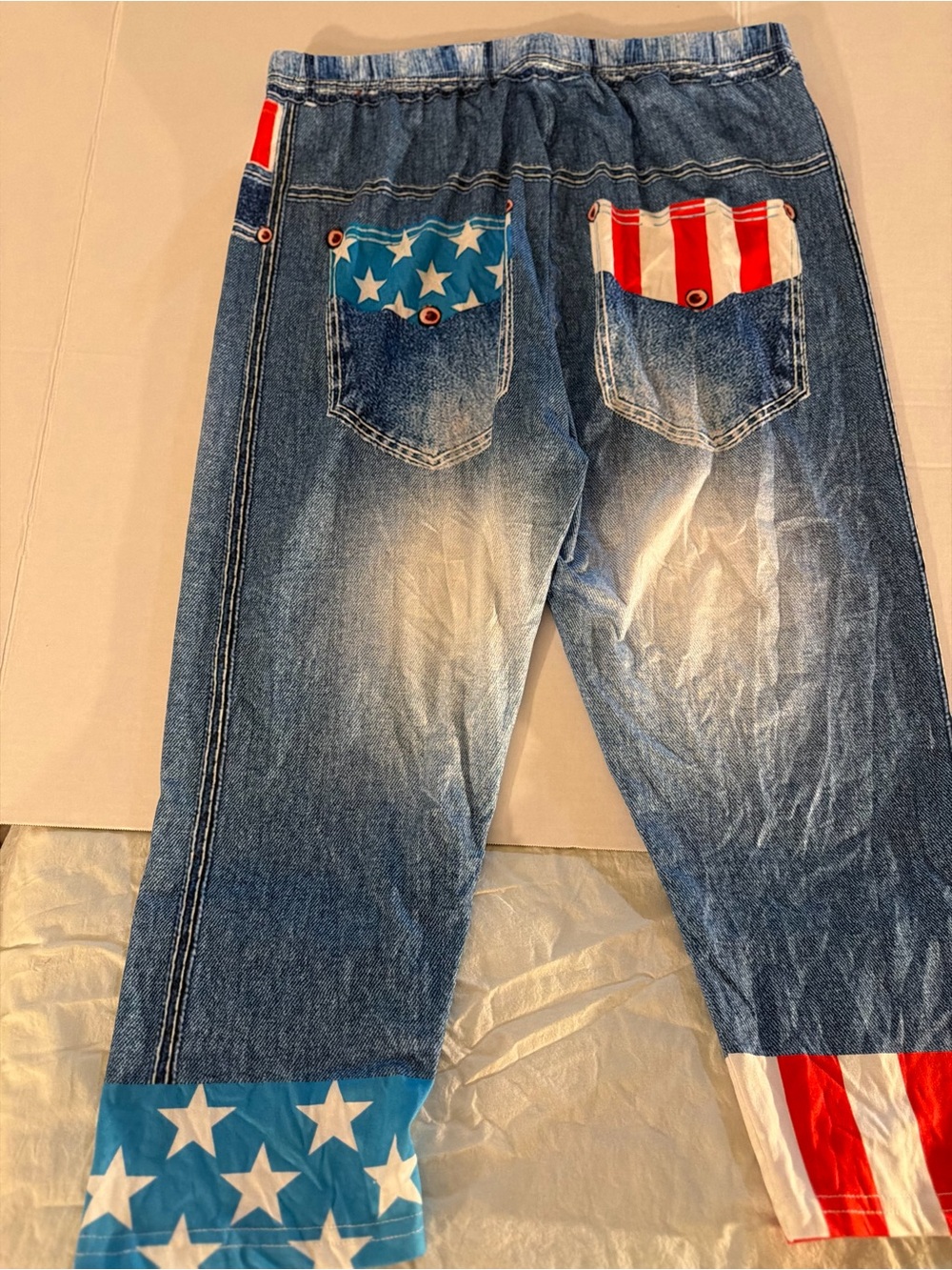 Women’s red, white and blue capri leggings